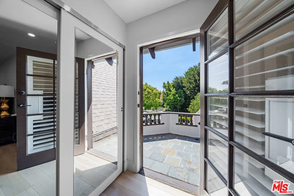 858 Westchester Place, Los Angeles, California 90005 home-pic-25